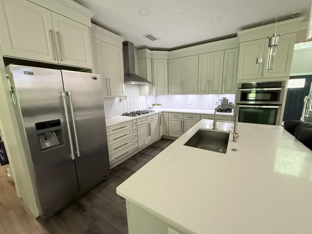 Peninsula and range wall, with the double ovens on the right
